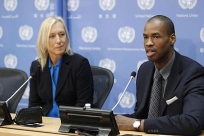 Tennis star Martina Navratilova and basketball star Jason Collins brief journalists on sport and the fight against homophobia. (Pic: UN Photo/Paulo Filgueiras)