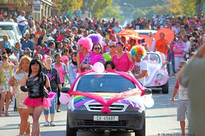 knysna_celebrates_14th_pink_loerie_festival_parade