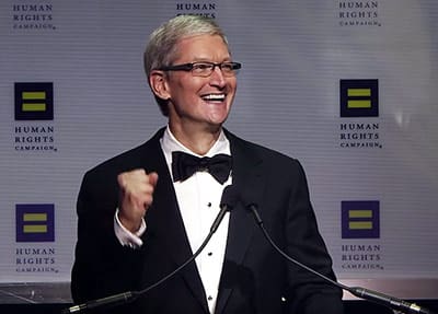 tim_cook_gets_hrc_lgbt_rights_award